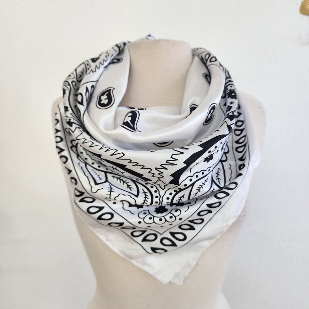 NWT Large Black and White Bandana Print Oversized Satin Silky Wester Wild Rag